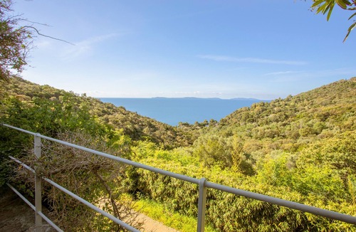 Cavalaire-sur-Mer Apartment | Apartment "La maison de Constance" with Sea View, Terraces and Wi-Fi