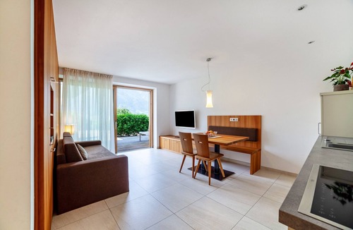 Laces Apartment | Apartment "Langstein Golden" with Mountain Views, Shared Terrace and Wi-Fi
