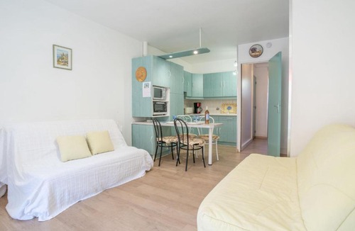 Les Lecques Apartment | Apartment Le Lido-3 by Interhome