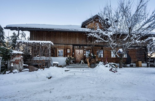 San Vito Apartment | Apartment 'Lechnerhof 1' with Mountain View, Shared Garden and Wi-Fi