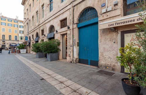 Opera Apartment | Apartment 'Les Mats Du Port' with Wi-Fi and Air Conditioning
