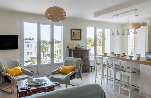 Saint-Cyr-sur-Mer Apartment | Apartment Les Palmiers-3 by Interhome