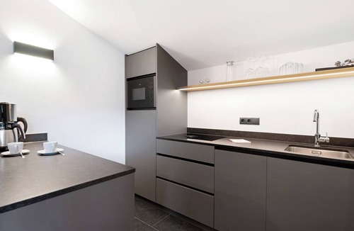 San Cipriano Apartment | Apartment 'Lomberda' with Mountain View, Shared Terrace and Wi-Fi