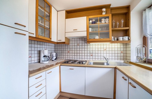 Rifiano Apartment | Apartment "Löwenzahn" with Mountain View, Pool, Wi-Fi, Balcony & Garden