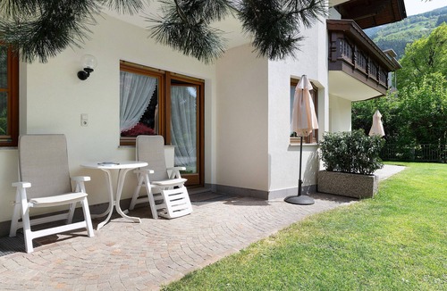 Plaus Apartment | Apartment 'Mayr Eins' with Mountain View, Private Terrace and Wi-Fi