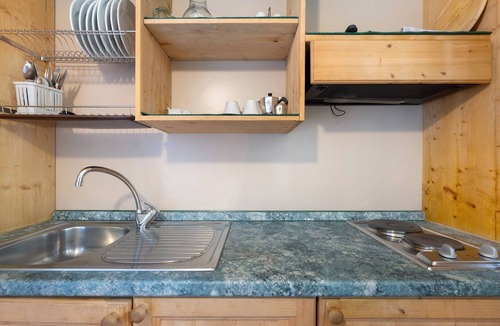 Caldes Apartment | Apartment 'Melina' with Mountain View, Shared Garden and Wi-Fi