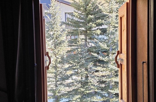 Molines-en-Queyras Apartment | Apartment mountain view - Molines-en-Queyras