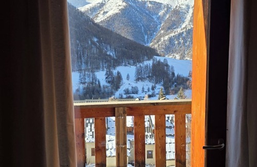 Molines-en-Queyras Apartment | Apartment mountain view - Molines-en-Queyras
