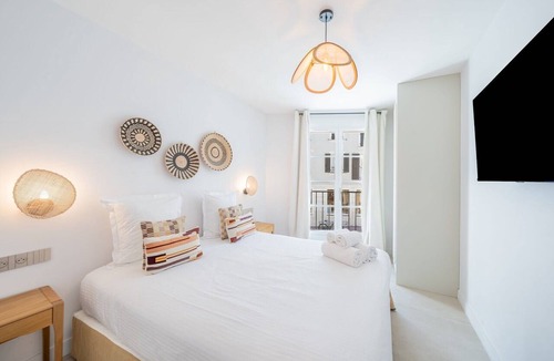 Saint-Tropez City Centre Apartment | Apartment Place des lices -2BDR/6P- Saint Tropez