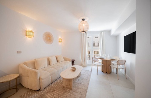 Saint-Tropez City Centre Apartment | Apartment Place des Lices -2bdr/6p- Saint Tropez