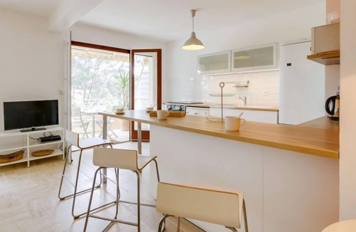 Sanary-sur-Mer Apartment | Apartment Résidence Eden Parc in Sanary sur Mer - 6 persons, 2 bedrooms