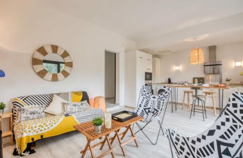 La Croix-Valmer Apartment | Apartment Résidence Le Clos des Lavandes by Interhome