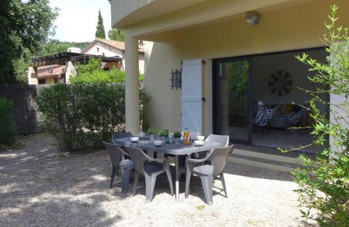 La Croix-Valmer Apartment | Apartment Résidence Le Clos des Lavandes by Interhome