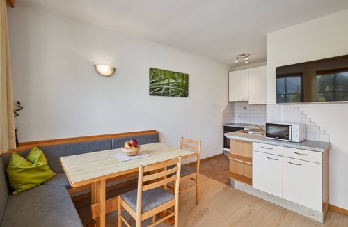 Racines Apartment | Apartment "Ratschingser Kreuz Blasighof" with Mountain View, Wi-Fi, Balcony & Garden