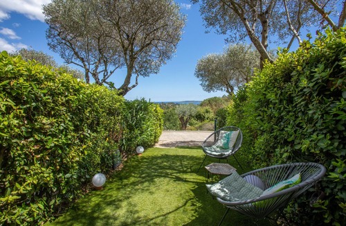 Les Restanques Apartment | Apartment "Restanques De Saint Tropez Arums" with Shared Heated Pool and Wi-Fi