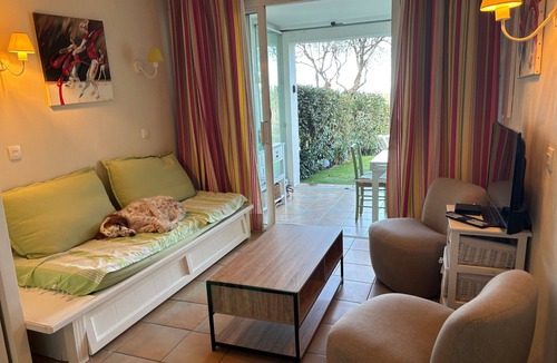 Les Restanques Apartment | Apartment "Restanques De Saint Tropez Arums" with Shared Heated Pool and Wi-Fi
