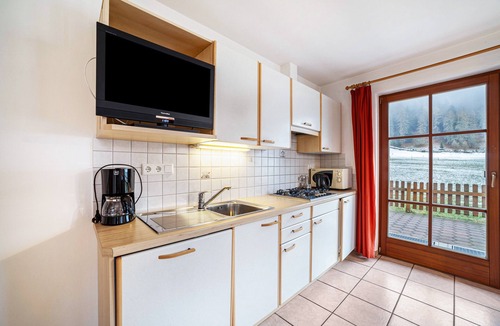 Caprone Apartment | Apartment "Rieglhof Maisel" with Mountain View, Garden & Wi-Fi