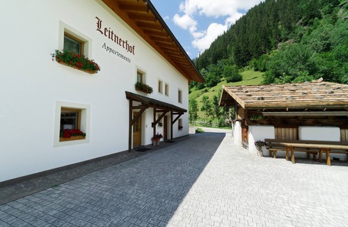 Racines Apartment | Apartment 'Saxenle' with Mountain View, Shared Garden and Wi-Fi