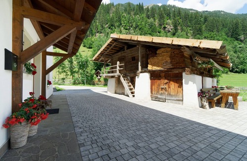 Racines Apartment | Apartment 'Saxenle' with Mountain View, Shared Garden and Wi-Fi