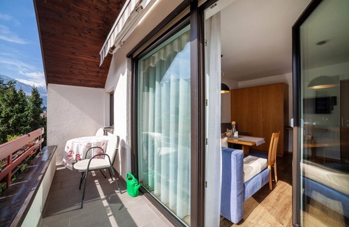 Rabla Apartment | Apartment "Schnitzer - Enzian" with Mountain View, Wi-Fi, Balcony & Garden