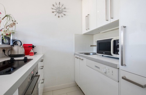 California - Pezou Apartment | Apartment 'Sea and Sky 6 Personnes' with Mountain View, Private Terrace and Air Conditioning