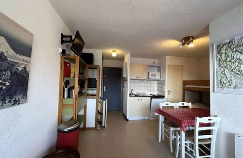 Reallon Apartment | Apartment Sleeps 4 with a View of the Mountains in Réallon 369R