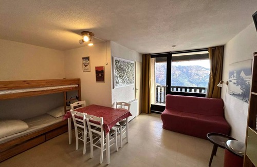 Reallon Apartment | Apartment Sleeps 4 with a View of the Mountains in Réallon 369R