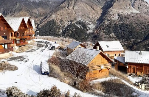 Reallon Apartment | Apartment Sleeps 4 with a View of the Mountains in Réallon 369R