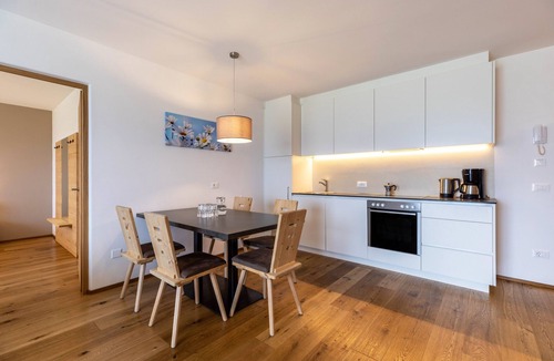 San Lorenzo di Sebato Apartment | Apartment "Stefansdorf Wohnung 4" with Mountain View, Wi-Fi, Garden, Balcony and Barbecue