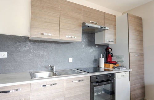 Laverune Apartment | Apartment Terrace over swimming pool