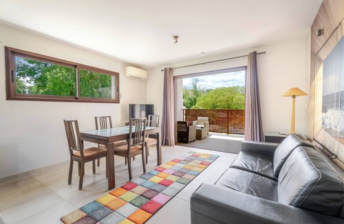 Laverune Apartment | Apartment Terrace over swimming pool