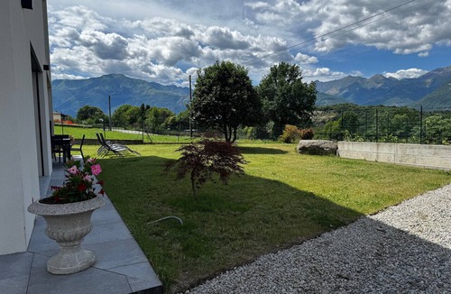 Colico Apartment | Apartment 'Tommaso' in Villa Flaminia, Colico, with Garden and BBQ
