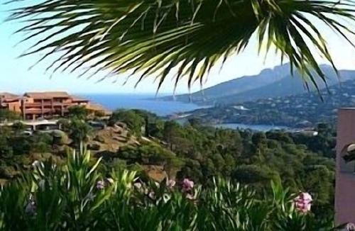 Theoule-Superieur Apartment | Apartment with Shared Pool & Breathtaking Mountain and Sea Views.