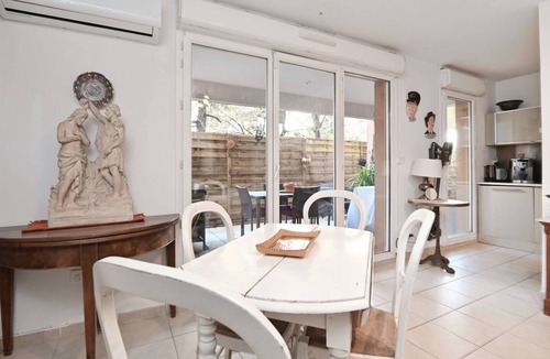 Les Arnavaux Apartment | Apartment with terrace, parking, air conditioning