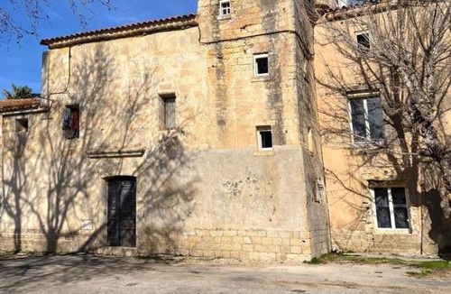 Candillargues Apartment | Appart 6 pers dans château clim, tourelle privée