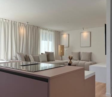 Salon-de-Provence Apartment | Appart 'COSY avec Piscine Chauffée Privée