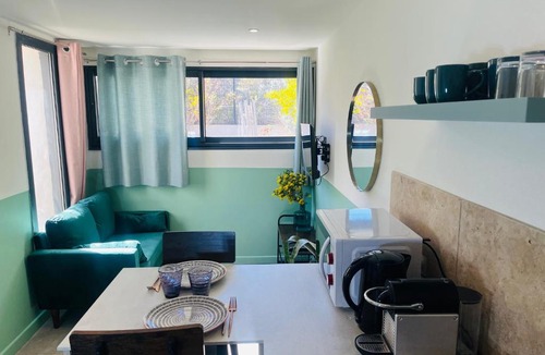Est Apartment | Appart Ethan PROCHE DU CENTRE AVEC PARKING ET JARDIN