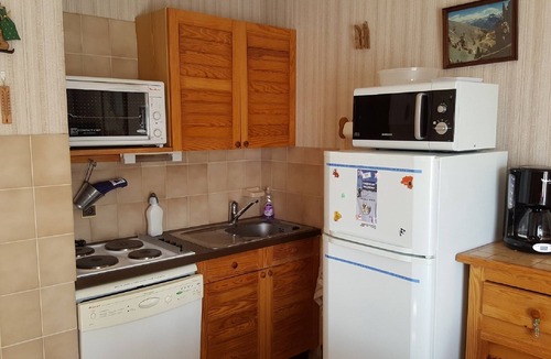 Montgenevre Apartment | Appart. Quiet 2P, south-facing balcony and box, 6 kms from Briançon and Montgenèvre,