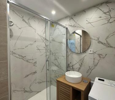 8th Arrondissement Apartment | Appart vue mer et port - 4 pers - plage à pied