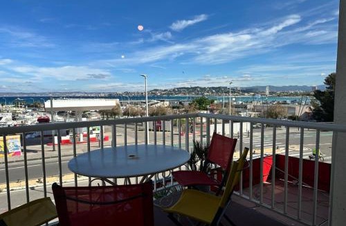 8th Arrondissement Apartment | Appart vue mer et port - 4 pers - plage à pied