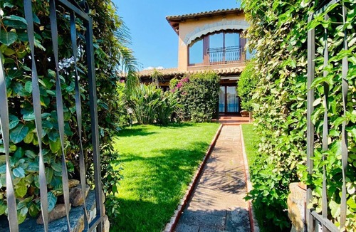 San Teodoro City Centre Apartment | Appartamenti San Teodoro VIII con BBQ, A/C e WIFI