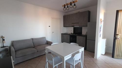 Polpenazze del Garda Apartment | Appartamento Polpenazze - Relax in collina con piscina