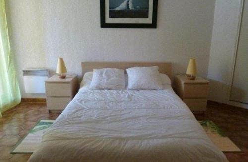Hyeres Apartment | Appartement 2 pièces au port de Hyères avec loggia, proche plage - FR-1-335-79