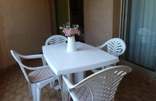 Hyeres Apartment | Appartement 2 pièces au port de Hyères avec loggia, proche plage - FR-1-335-79