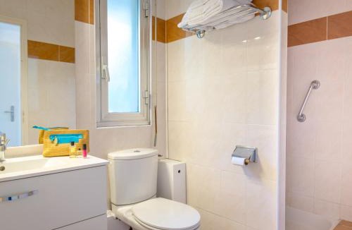 Saint-Raphael Apartment | Appartement 2 Pièces avec Balcon, Climatisé, Proche Plage et Centre-Ville - FR-1-466A-2