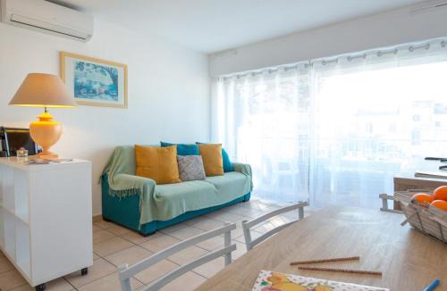 Saint-Raphael Apartment | Appartement 2 pièces avec Terrasse - Plage à 50m - Climatisé - Proche Gare et Commerces - FR-1-466A-4
