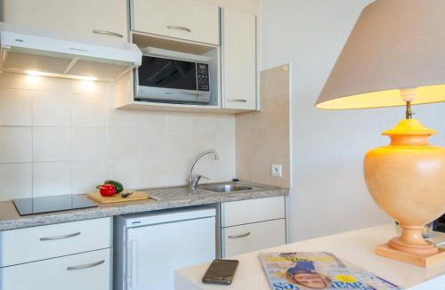 Saint-Raphael Apartment | Appartement 2 pièces avec Terrasse - Plage à 50m - Climatisé - Proche Gare et Commerces - FR-1-466A-4