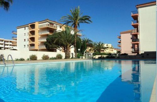 Sainte-Maxime Apartment | Appartement 2 pièces avec piscine, parking et terrasse près de la plage - 4 couchages à Sainte-Maxime - FR-1-226-448