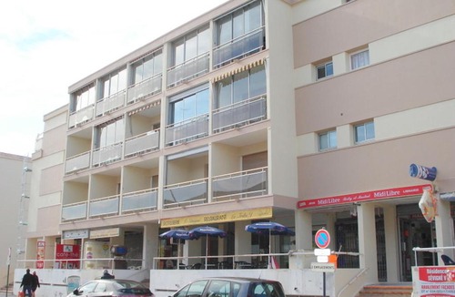 Balaruc-les-Bains Apartment | Appartement 2* proche thermes, vue étang, climatisé - FR-1-503-50