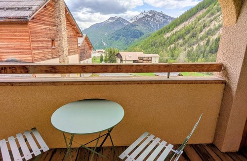 Arvieux Apartment | Appartement 3 pieces 6 personnes, 2 chambres, wifi fibre gratuit, piscine l'été et au pied des pistes l'hiver